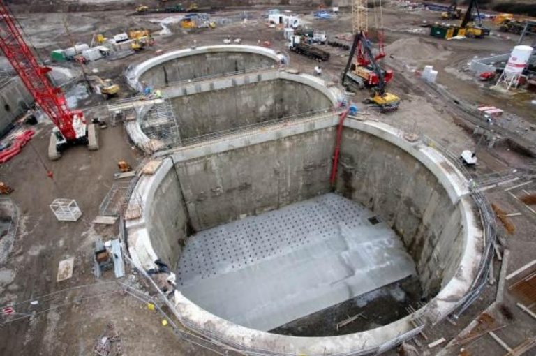 Panelado con poligonales en muro pantalla